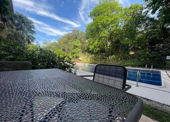 The Oaks Pool Front Fast Wifi Apartment *