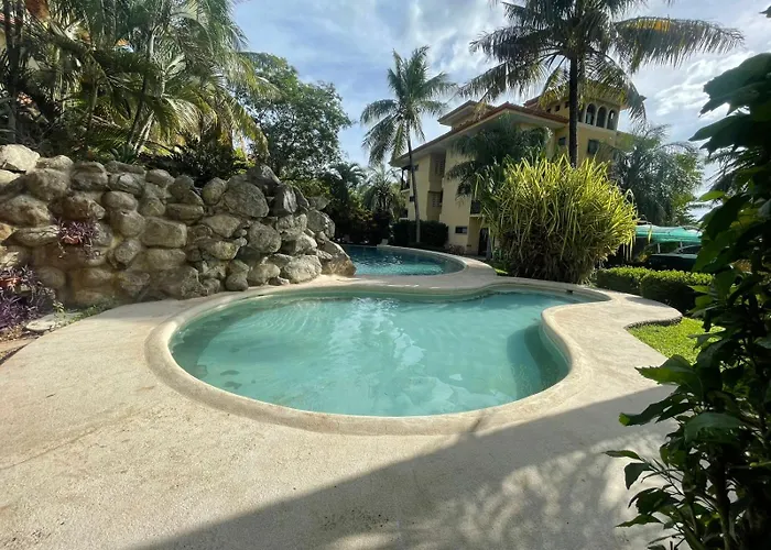 Apartment The Oaks Pool Front Fast Wifi