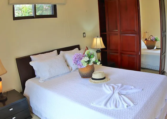 The Oaks Pool Front Fast Wifi Apartment *