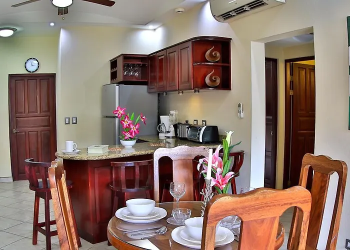 The Oaks Pool Front Fast Wifi Apartment *