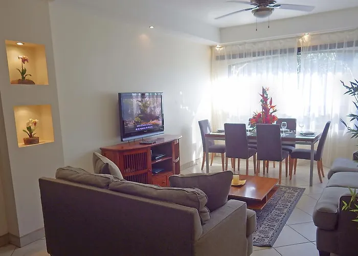 The Oaks Pool Front Fast Wifi Apartment *