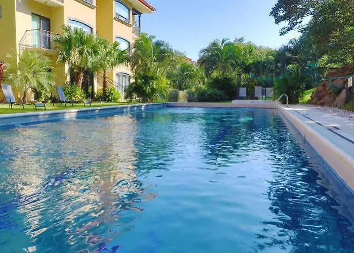 The Oaks Pool Front Fast Wifi Apartment *